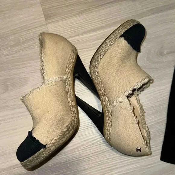 CHANEL SZ 9 1/2 Beige / Black Bootie heels shoes - Picture 4 of 11